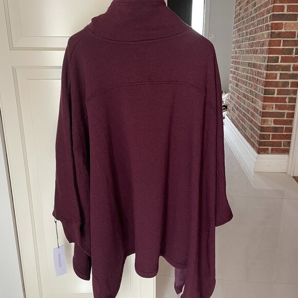 UGG  Oversized Women's Charlynne poncho, NWT, XS/S, Burgundy color - Picture 5 of 12